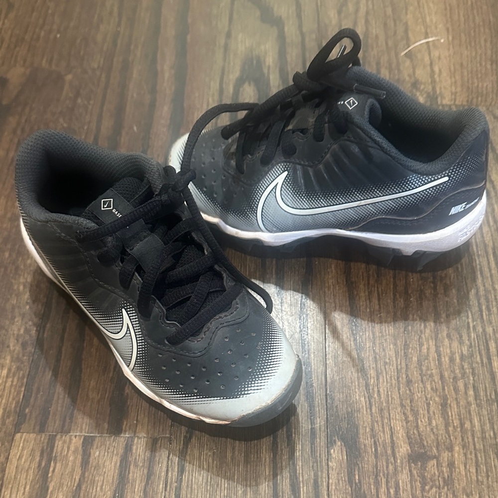 Nike Kids Black and White baseball cleats